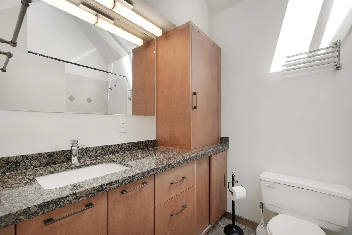 Loft / Bonus Room Photo of 2217 Oak Street, Vancouver, BC