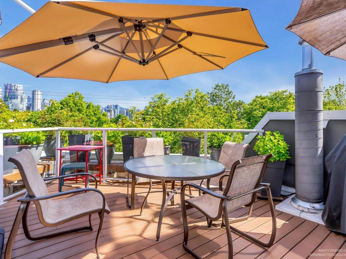 Mudroom Photo of 2217 Oak Street, Vancouver, BC