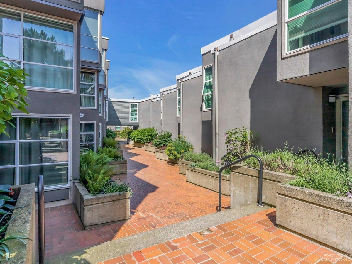 Outdoor Deck Photo of 2217 Oak Street, Vancouver, BC