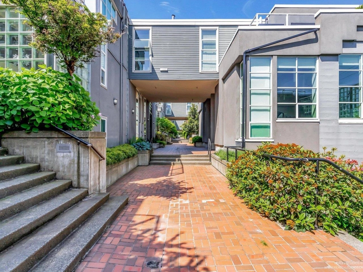 Outdoor Patio Photo of 2217 Oak Street, Vancouver, BC
