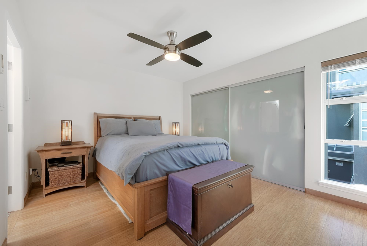 Powder Room Photo of 2217 Oak Street, Vancouver, BC