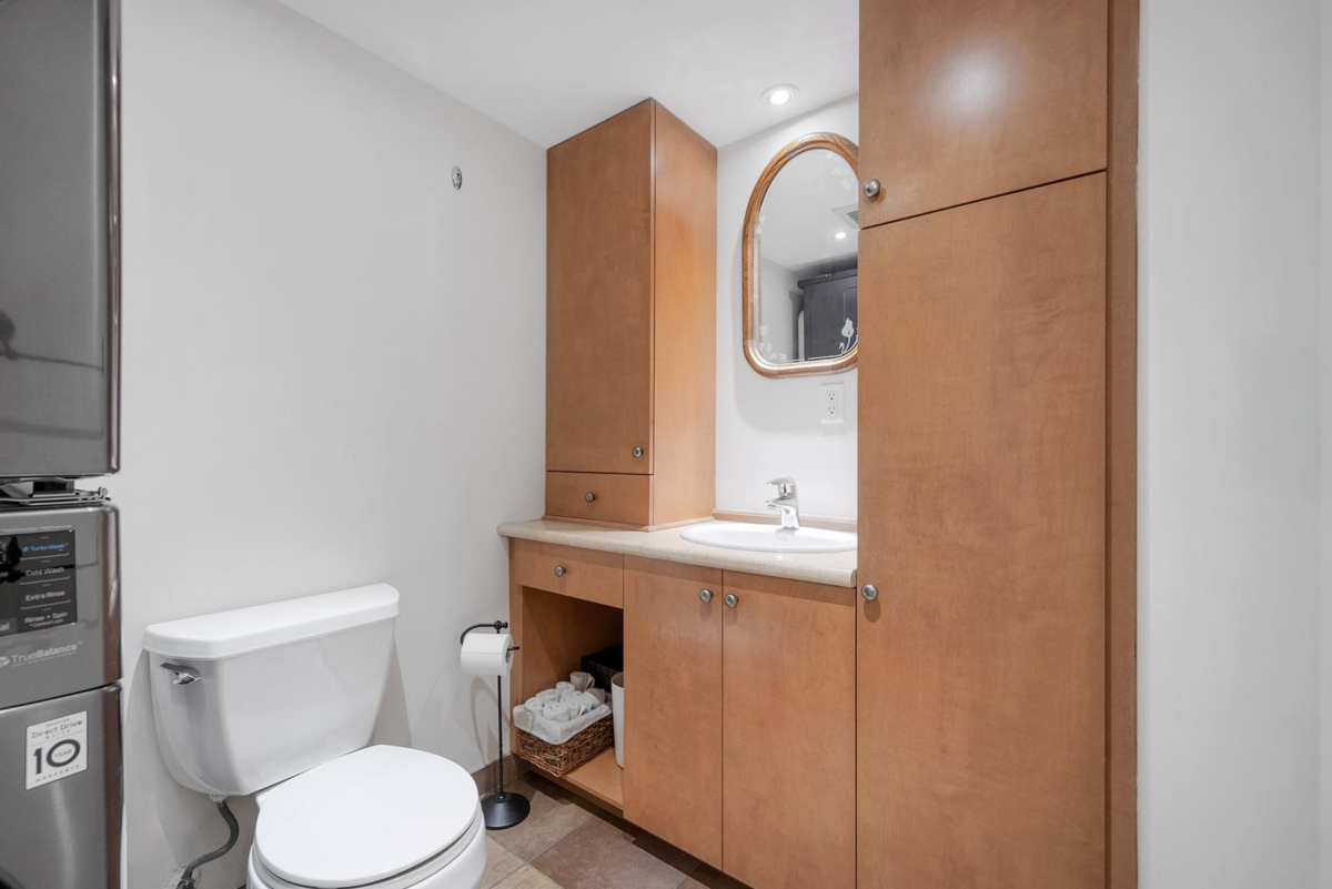 Primary Bathroom Photo of 2217 Oak Street, Vancouver, BC