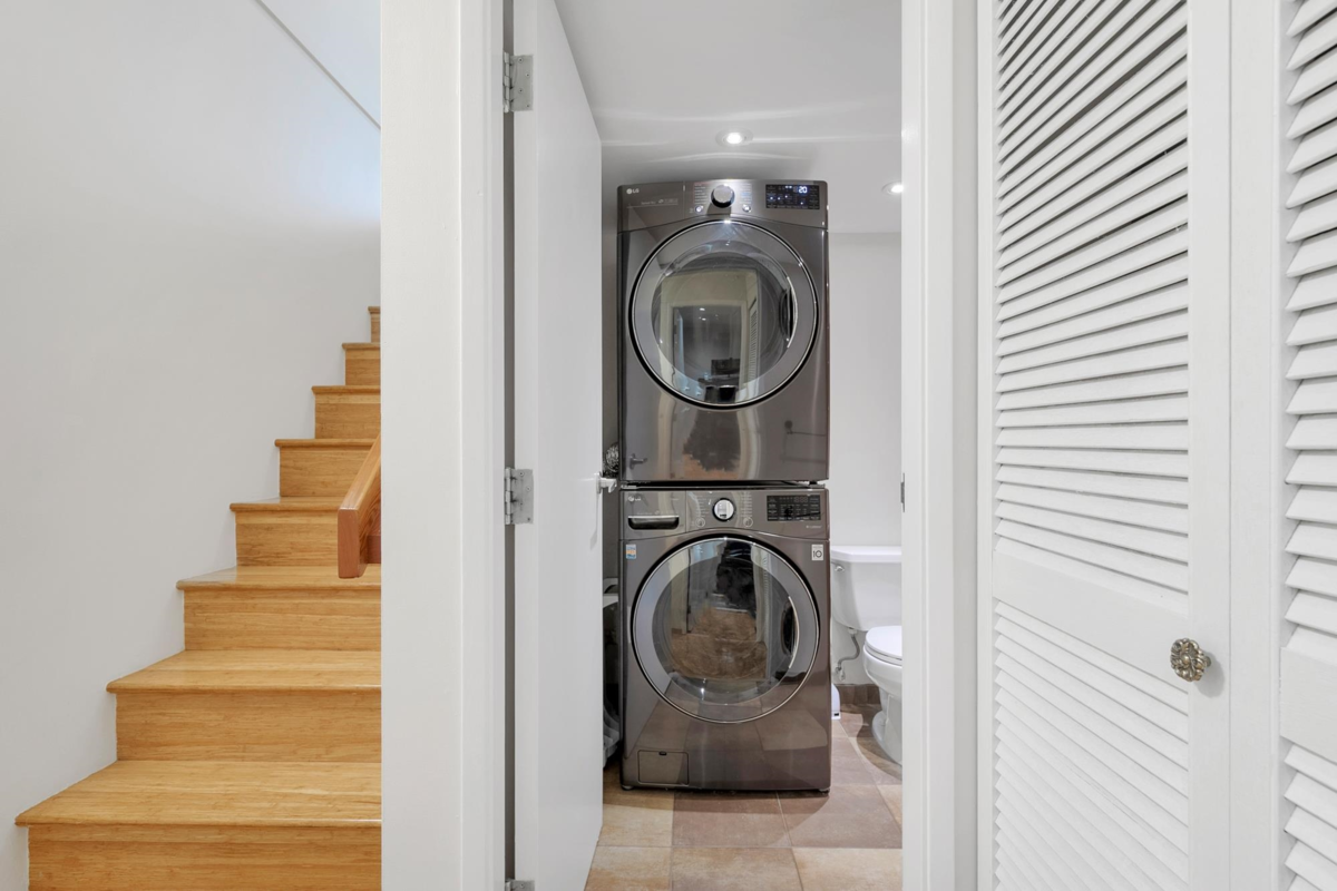 Primary Bedroom Photo of 2217 Oak Street, Vancouver, BC