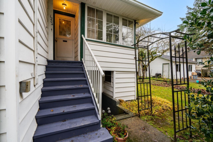 Front Yard Photo of 1204 Grand Boulevard, North Vancouver, BC