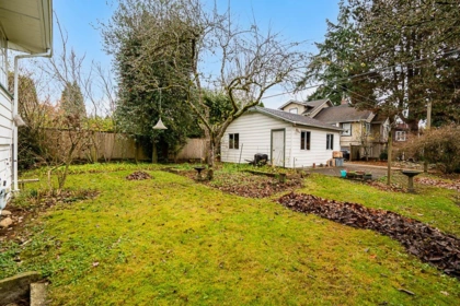 Garden / Landscaping Photo of 1204 Grand Boulevard, North Vancouver, BC