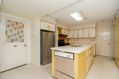 Walk-In Closet Photo of 1204 Grand Boulevard, North Vancouver, BC