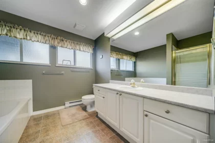 Entry Foyer Photo of 173 16080 82 Avenue, Surrey, BC
