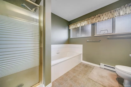 Hallway Photo of 173 16080 82 Avenue, Surrey, BC