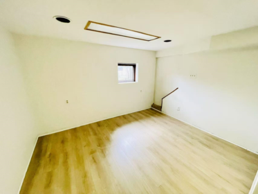 Mudroom Photo of 922 Park Drive, Vancouver, BC
