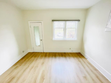 Powder Room Photo of 922 Park Drive, Vancouver, BC