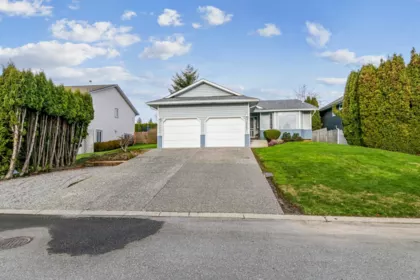 33251 Terry Fox Avenue, Abbotsford, BC, Abbotsford — Single Family Residence for sale