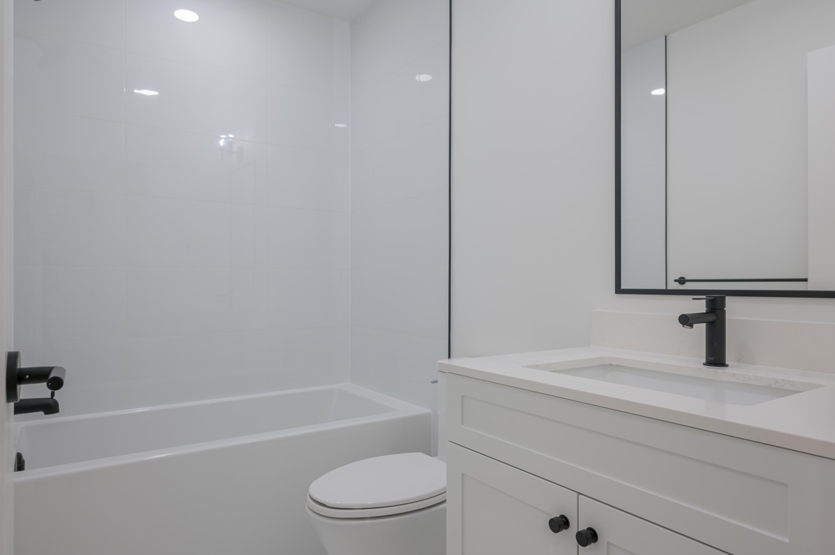 Entry Foyer Photo of 404 19885 76 Avenue, Langley, BC