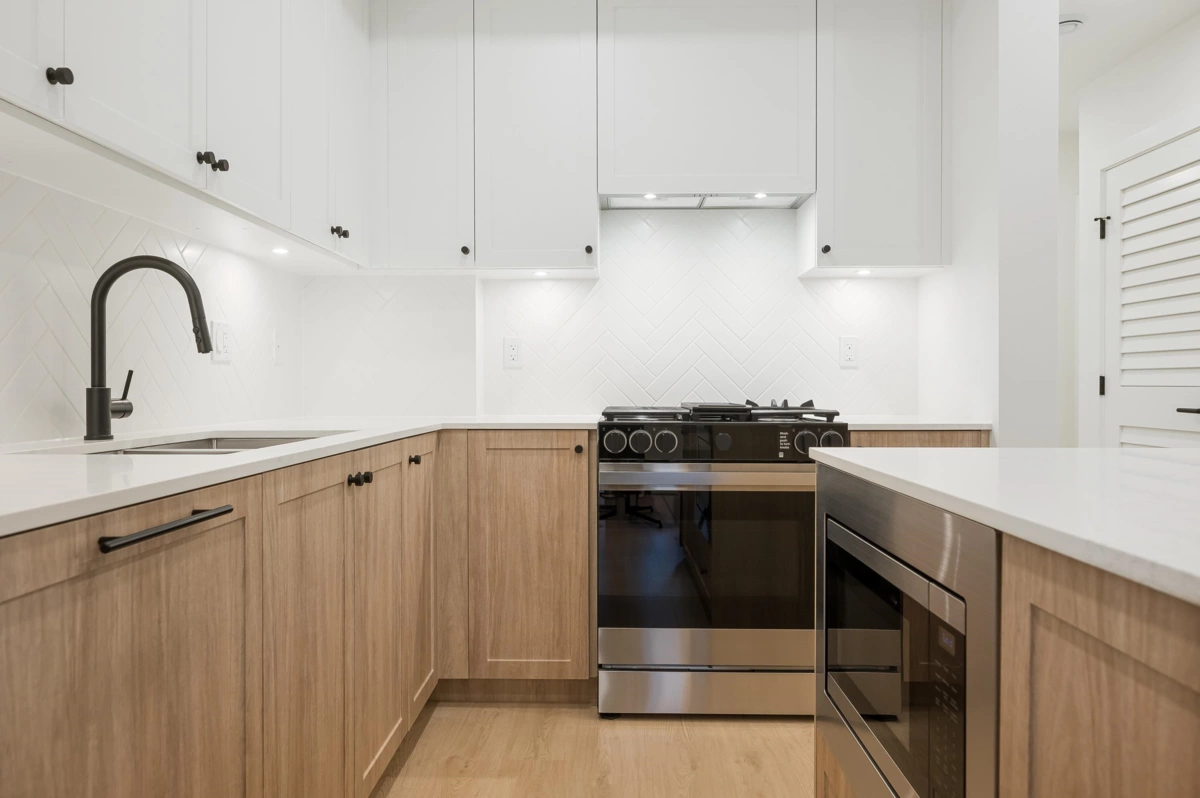 Kitchen Island Photo of 404 19885 76 Avenue, Langley, BC
