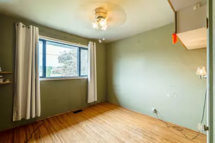 Walk-In Closet Photo of 4638 Royal Oak Avenue, Burnaby, BC