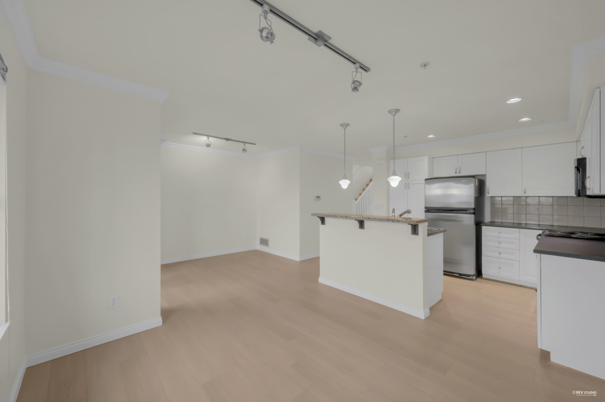 Entry Foyer Photo of 179 12040 68 Avenue, Surrey, BC