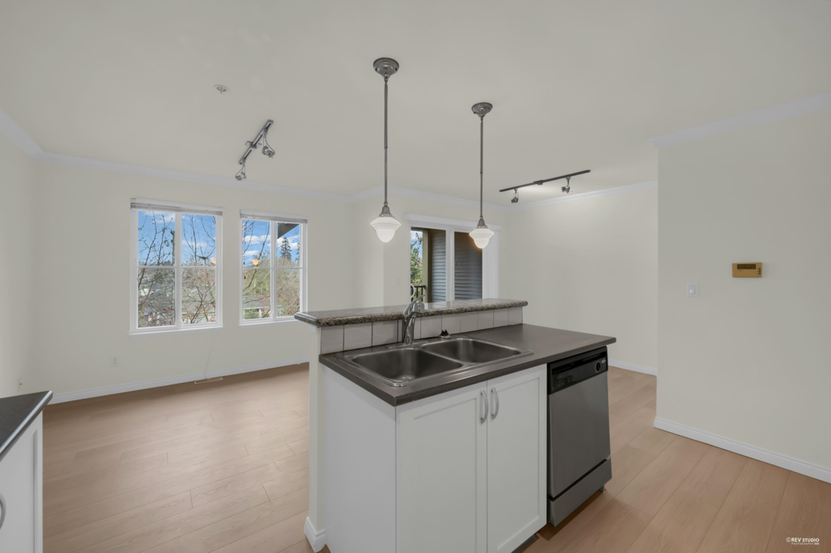 Laundry Room Photo of 179 12040 68 Avenue, Surrey, BC