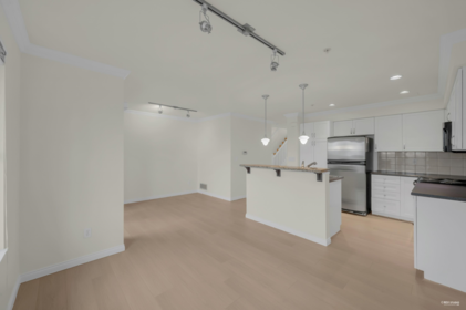 Entry Foyer Photo of 179 12040 68 Avenue, Surrey, BC