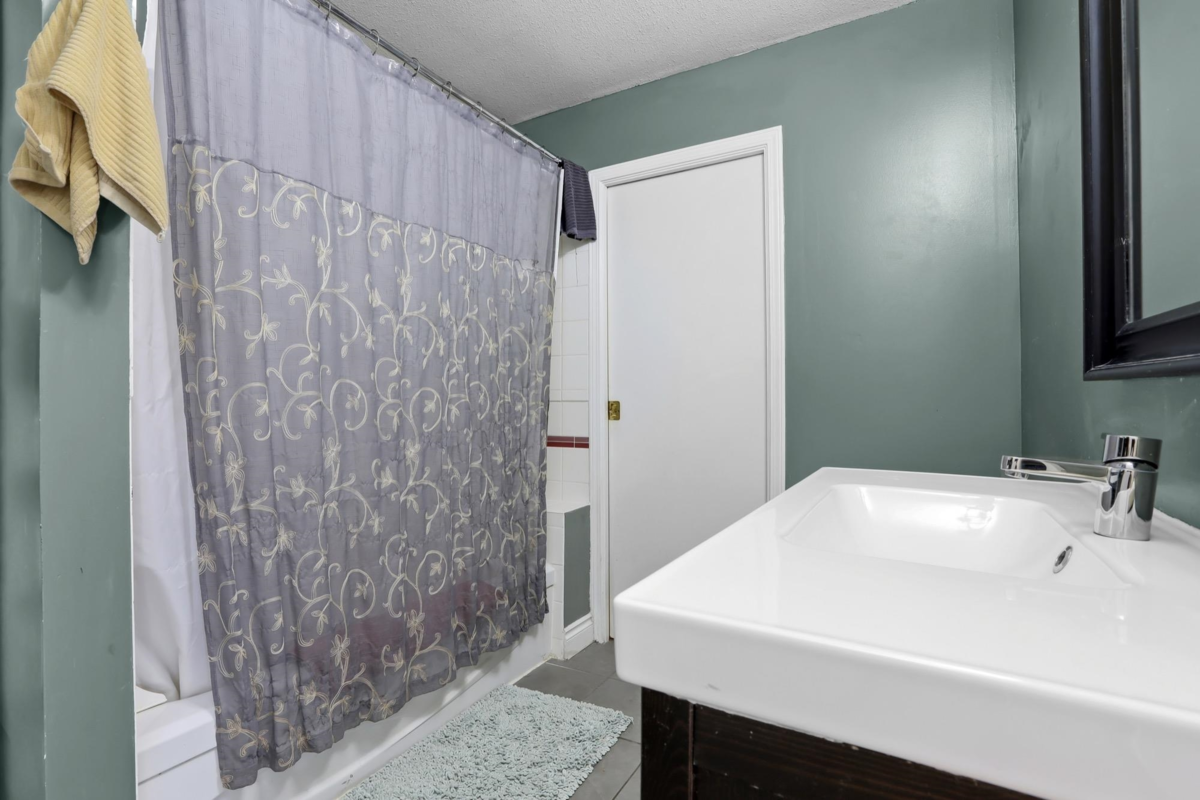 Bedroom 3 Photo of 1 13925 70 Avenue, Surrey, BC