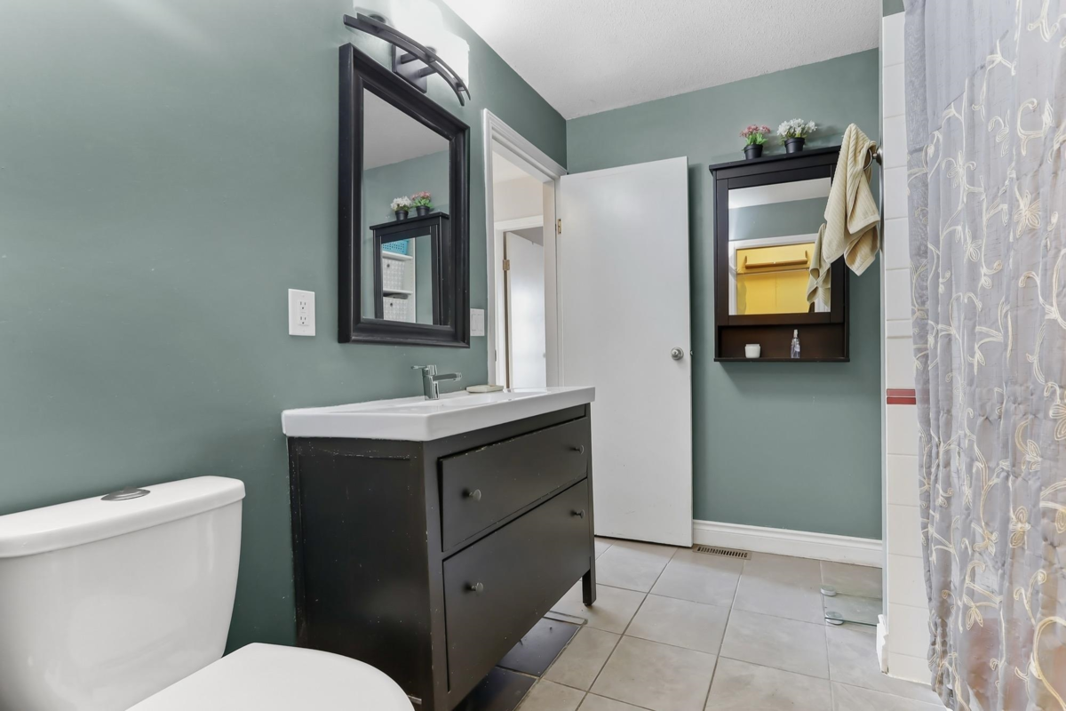 Bedroom 4 Photo of 1 13925 70 Avenue, Surrey, BC