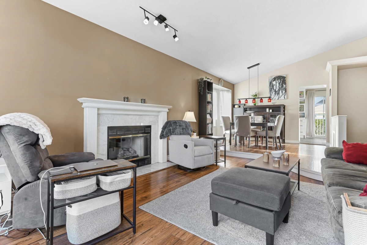 Dining Area Photo of 1 13925 70 Avenue, Surrey, BC
