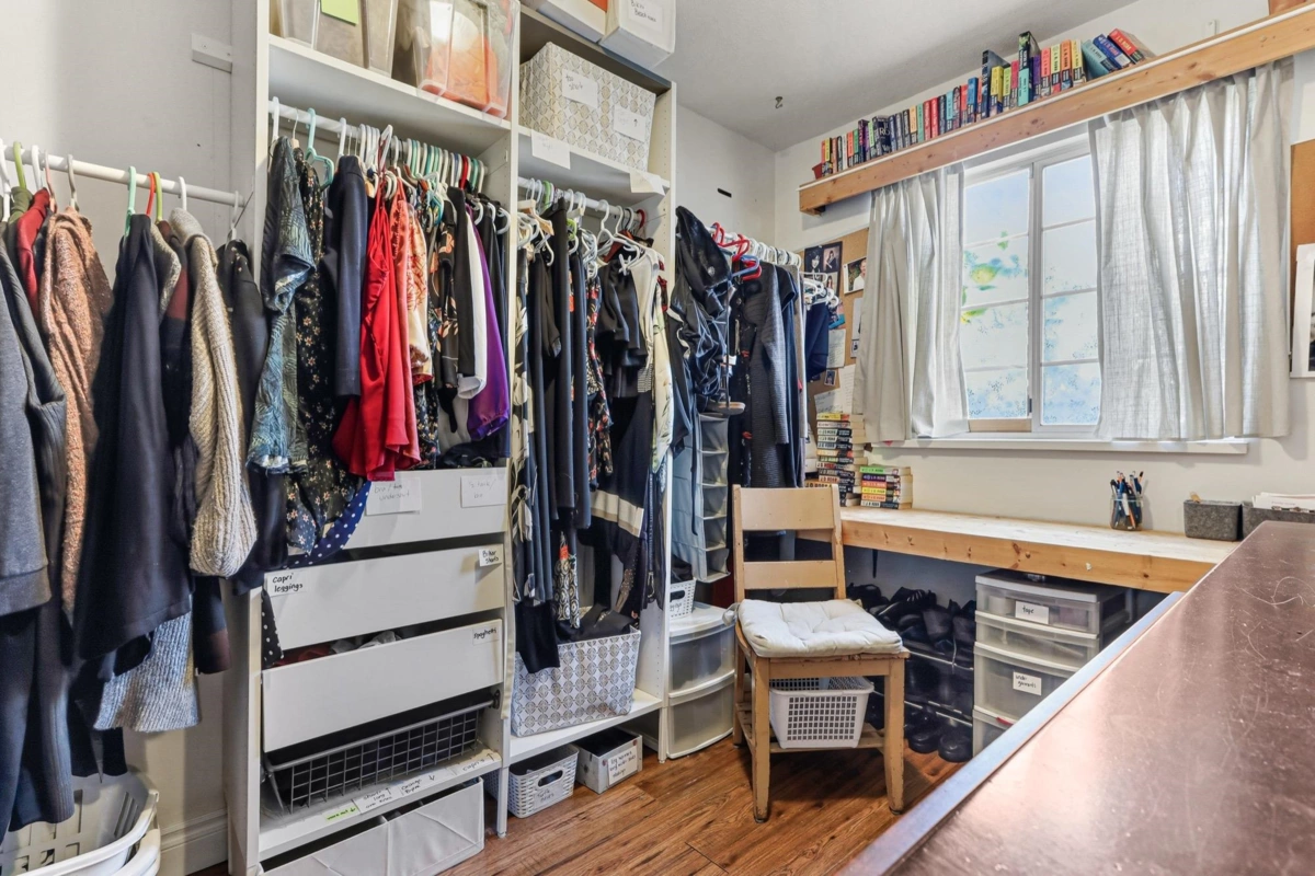 Entry Foyer Photo of 1 13925 70 Avenue, Surrey, BC