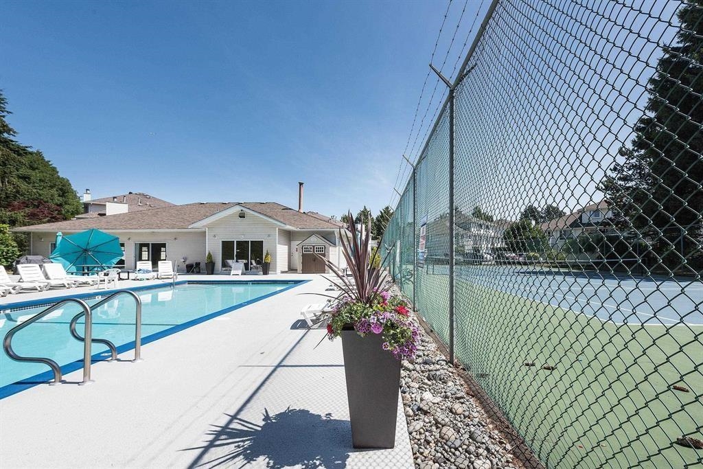 Front Yard Photo of 1 13925 70 Avenue, Surrey, BC