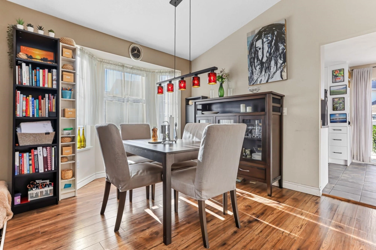 Kitchen Photo of 1 13925 70 Avenue, Surrey, BC