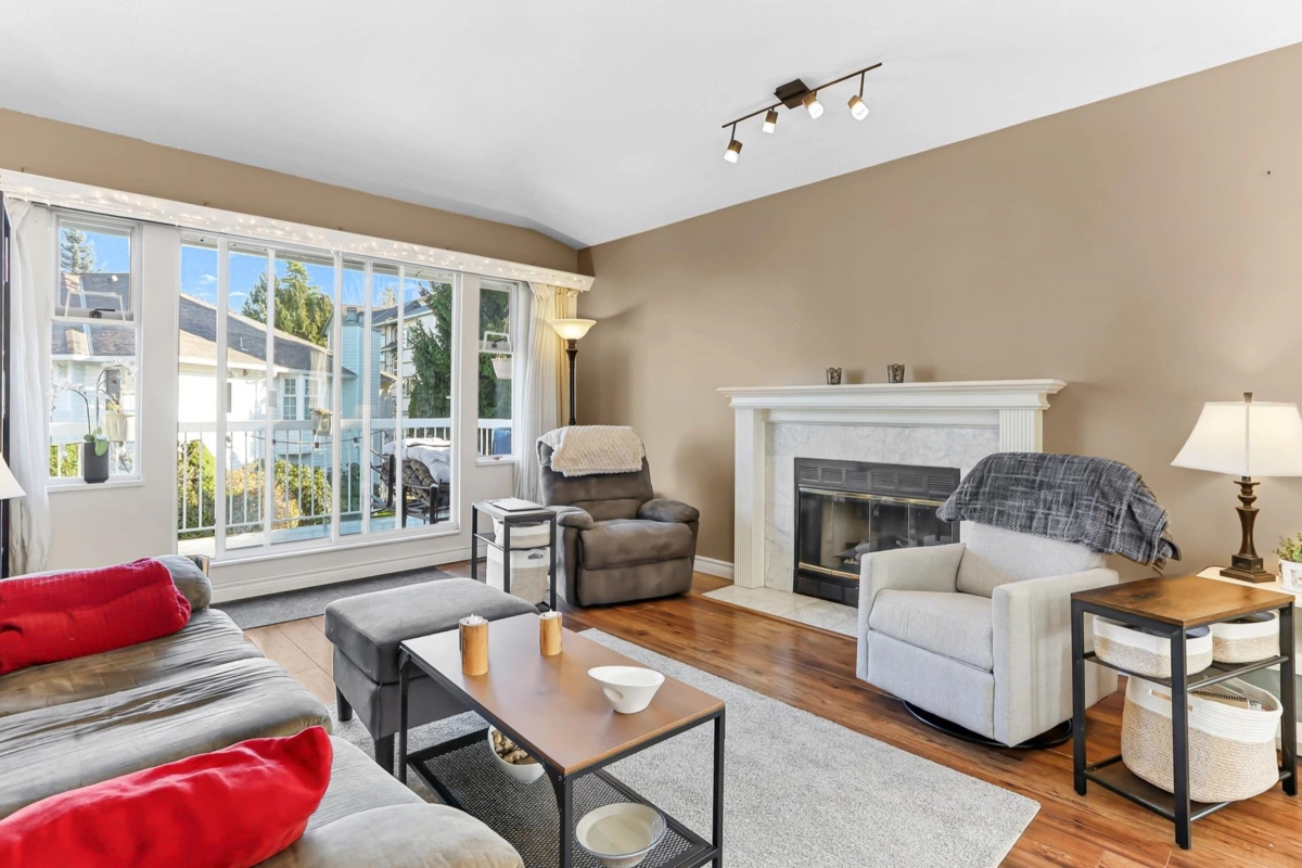 Living Room Photo of 1 13925 70 Avenue, Surrey, BC