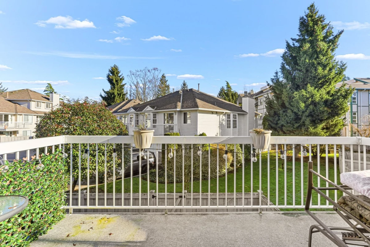 Powder Room Photo of 1 13925 70 Avenue, Surrey, BC