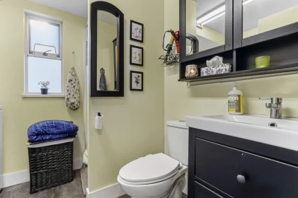 Mudroom Photo of 1 13925 70 Avenue, Surrey, BC
