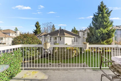 Powder Room Photo of 1 13925 70 Avenue, Surrey, BC