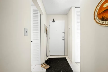 203 9584 Manchester Drive, Burnaby, BC, Burnaby — Apartment/Condo for sale