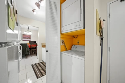 203 9584 Manchester Drive, Burnaby, BC, Burnaby — Apartment/Condo for sale