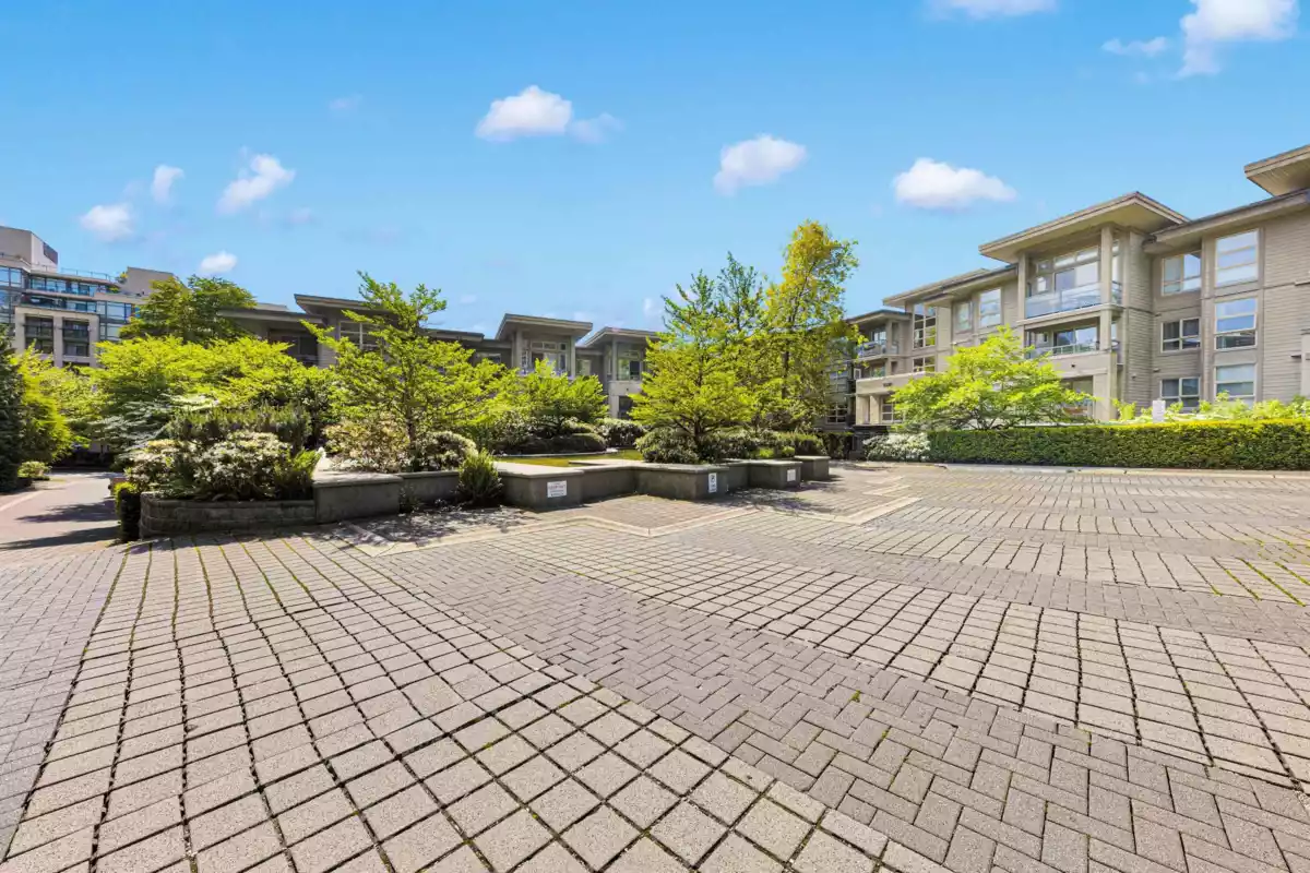 Entry Foyer Photo of 414 9339 University Crescent, Burnaby, BC