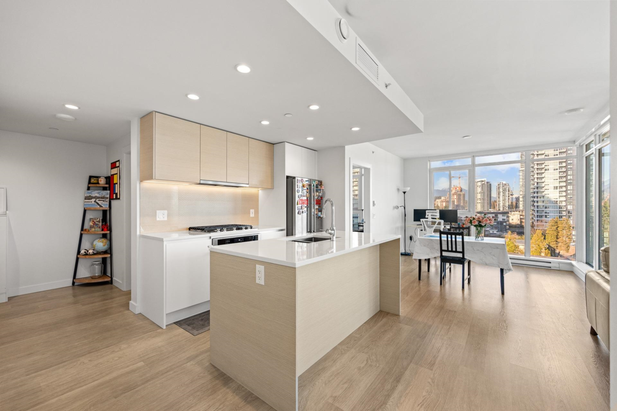 Dining Area Photo of 907 525 Foster Avenue, Coquitlam, BC