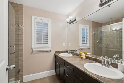 Laundry Room Photo of 3467 148a Street, Surrey, BC