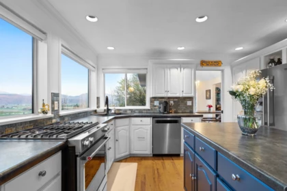 Breakfast Nook Photo of 35993 Eaglecrest Place, Abbotsford, BC