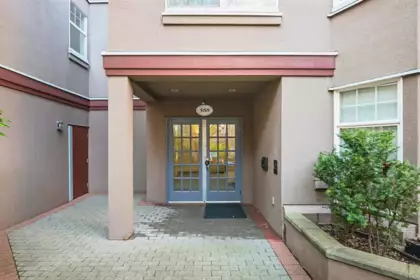 Hallway Photo of 304 588 Twelfth Street, New Westminster, BC