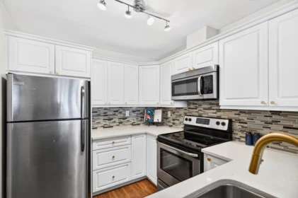 Primary Bedroom Photo of 304 588 Twelfth Street, New Westminster, BC