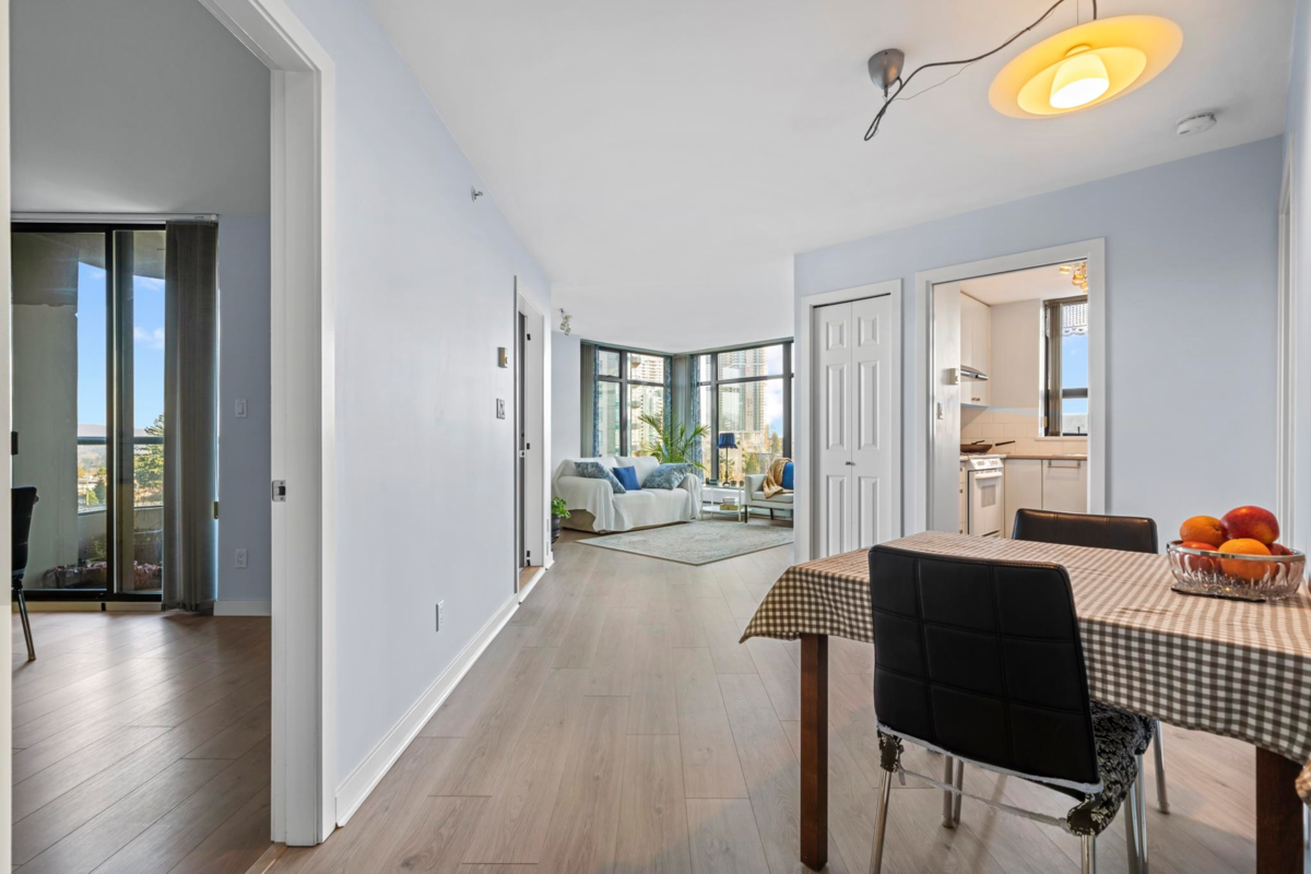Kitchen Photo of 1001 4567 Hazel Street, Burnaby, BC