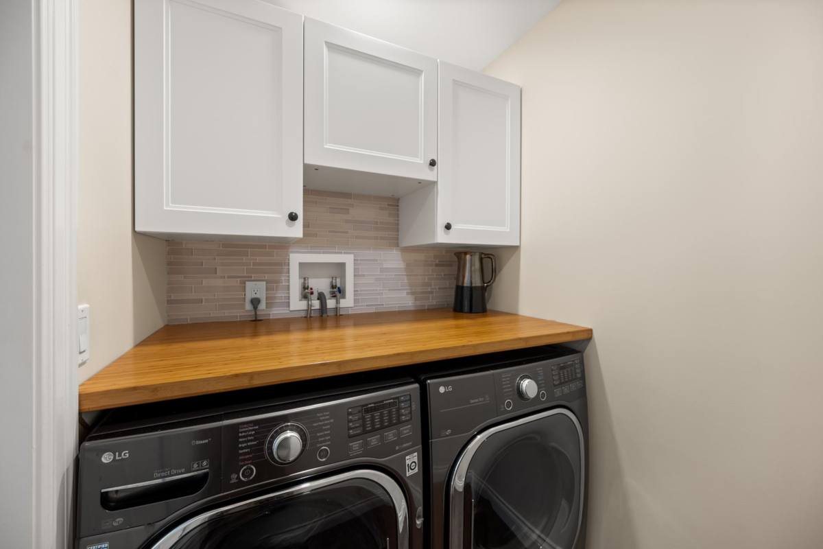 Front Yard Photo of 16416 92a Avenue, Surrey, BC