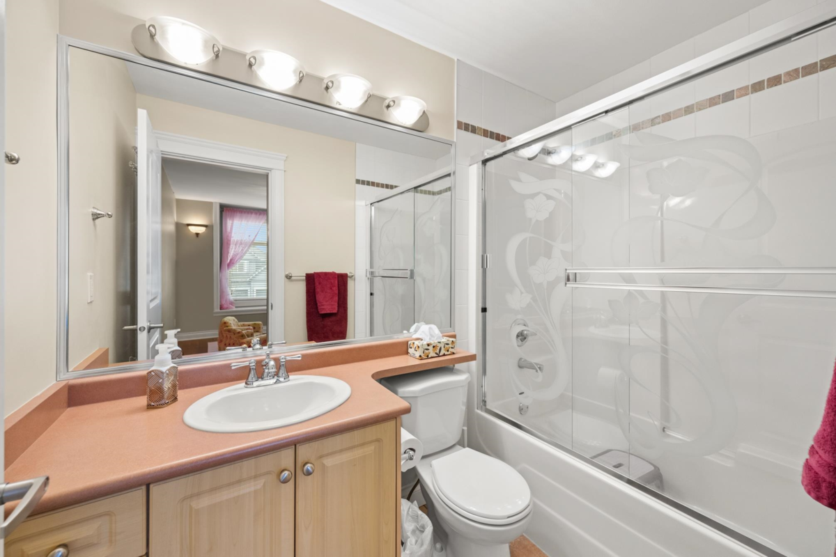 Hallway Photo of 16416 92a Avenue, Surrey, BC