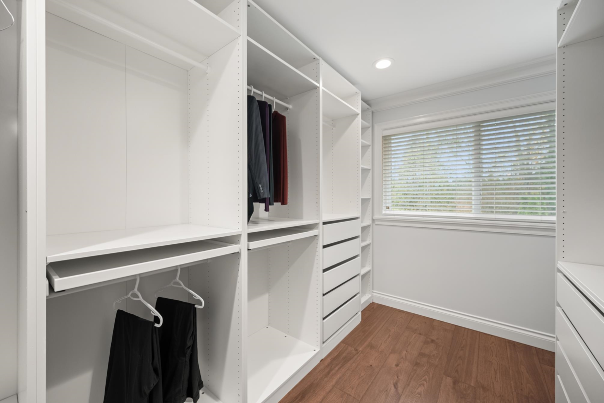 Laundry Room Photo of 16416 92a Avenue, Surrey, BC