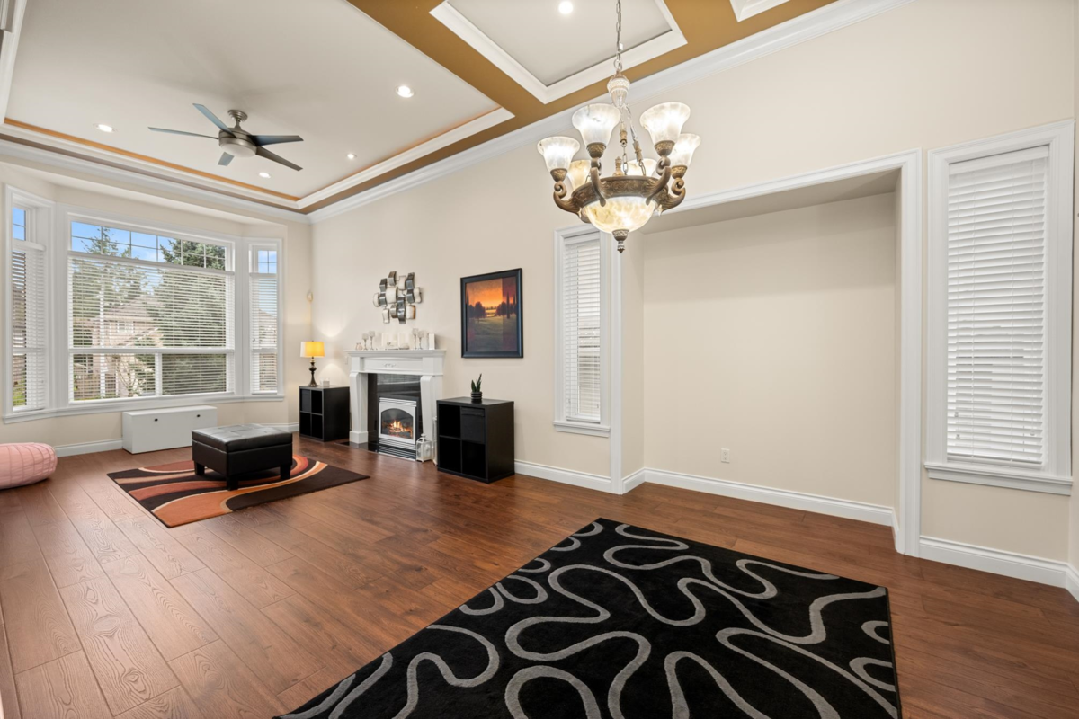 Living Room Photo of 16416 92a Avenue, Surrey, BC