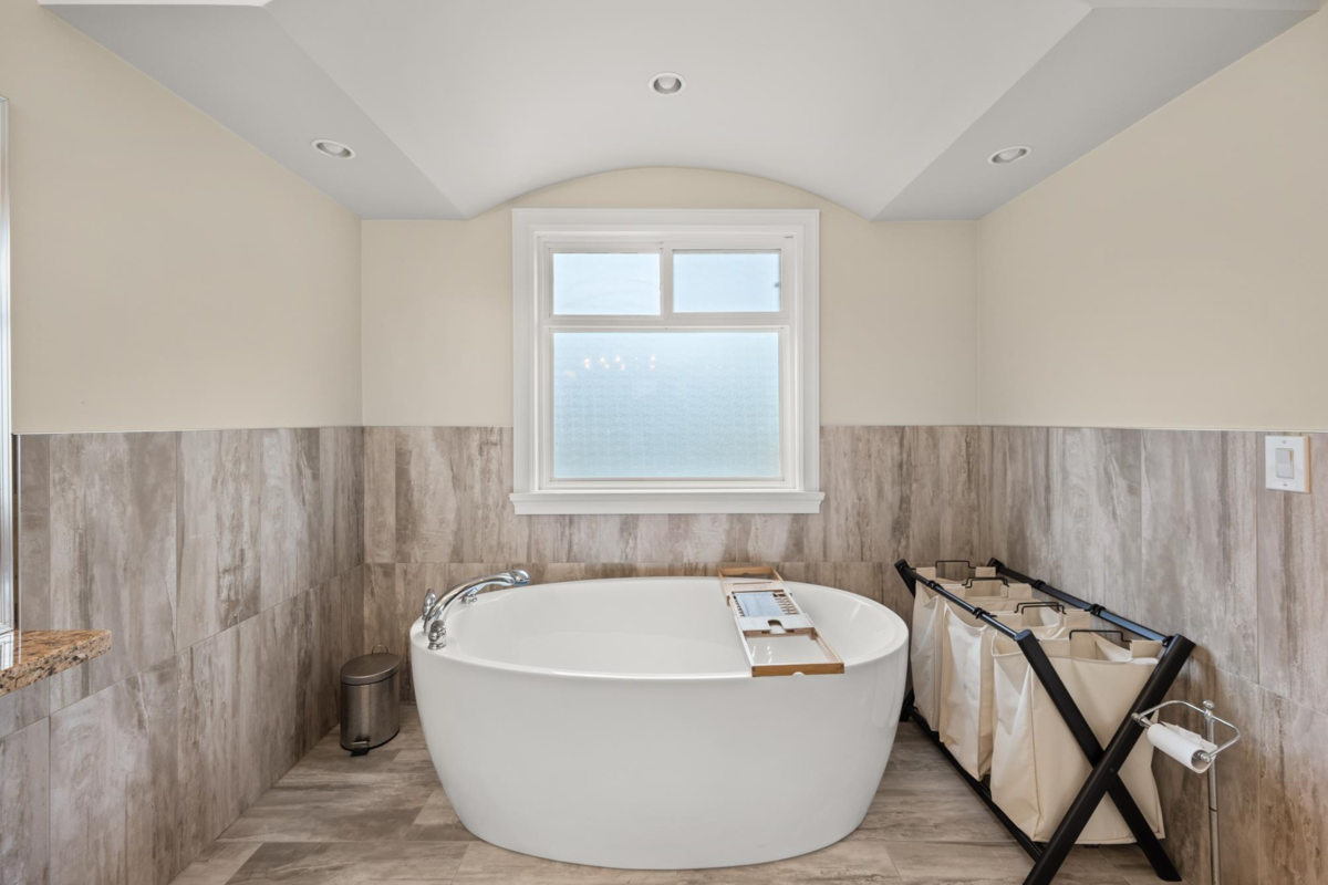 Loft / Bonus Room Photo of 16416 92a Avenue, Surrey, BC