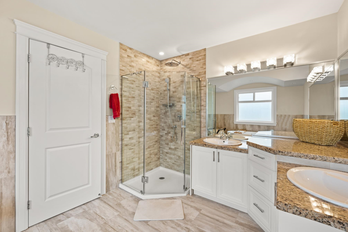 Mudroom Photo of 16416 92a Avenue, Surrey, BC