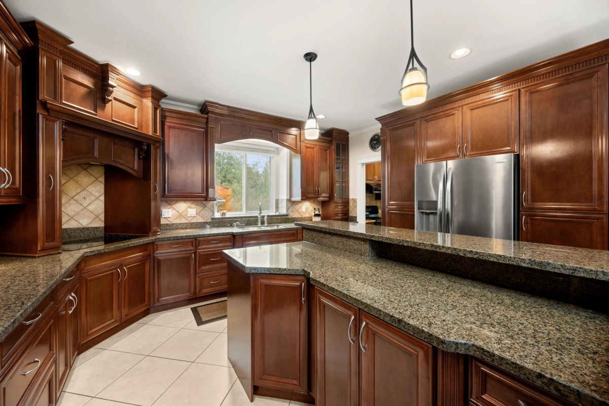Primary Bathroom Photo of 16416 92a Avenue, Surrey, BC