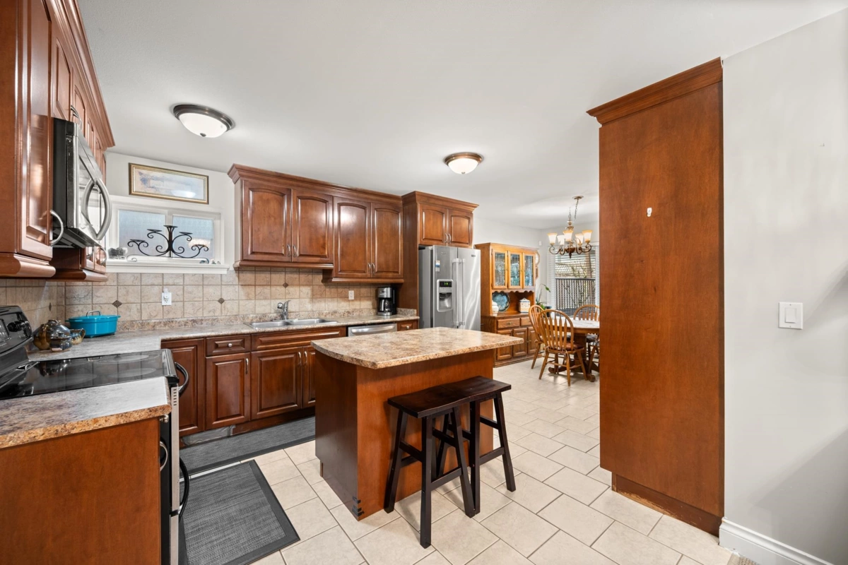 Staircase Photo of 16416 92a Avenue, Surrey, BC