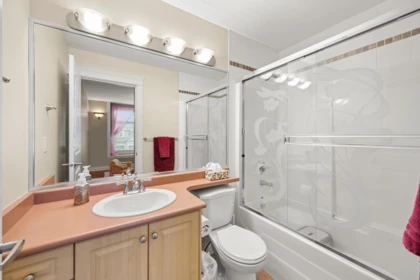 Hallway Photo of 16416 92a Avenue, Surrey, BC