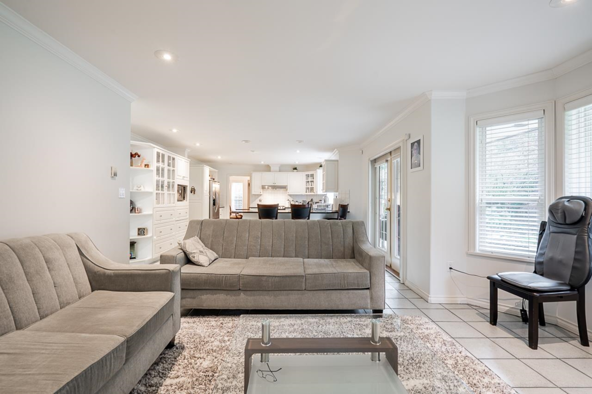 Guest Bathroom Photo of 21022 42 Avenue, Langley, BC